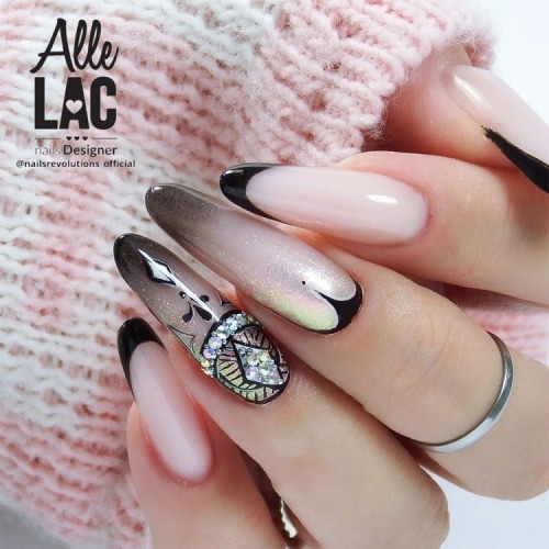 nr-07,-Gentle-Kiss,-artistic-gel-white,-black,-Cyrkonie-AB,-ALLURE-effect,.webp