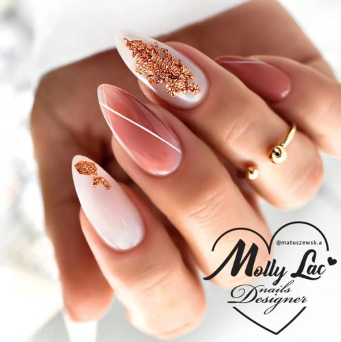 molly_lac-nr-526,-mleczny-kolor-to-baza-Milky-Way.-Metaliczne-elementy-to-pazlotko.webp