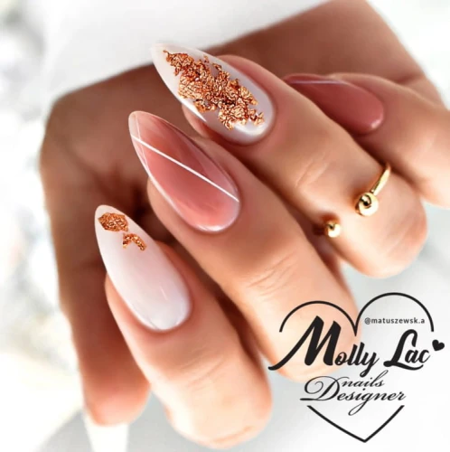 molly_lac-nr-526,-mleczny-kolor-to-baza-Milky-Way.-Metaliczne-elementy-to-pazlotko (1).webp